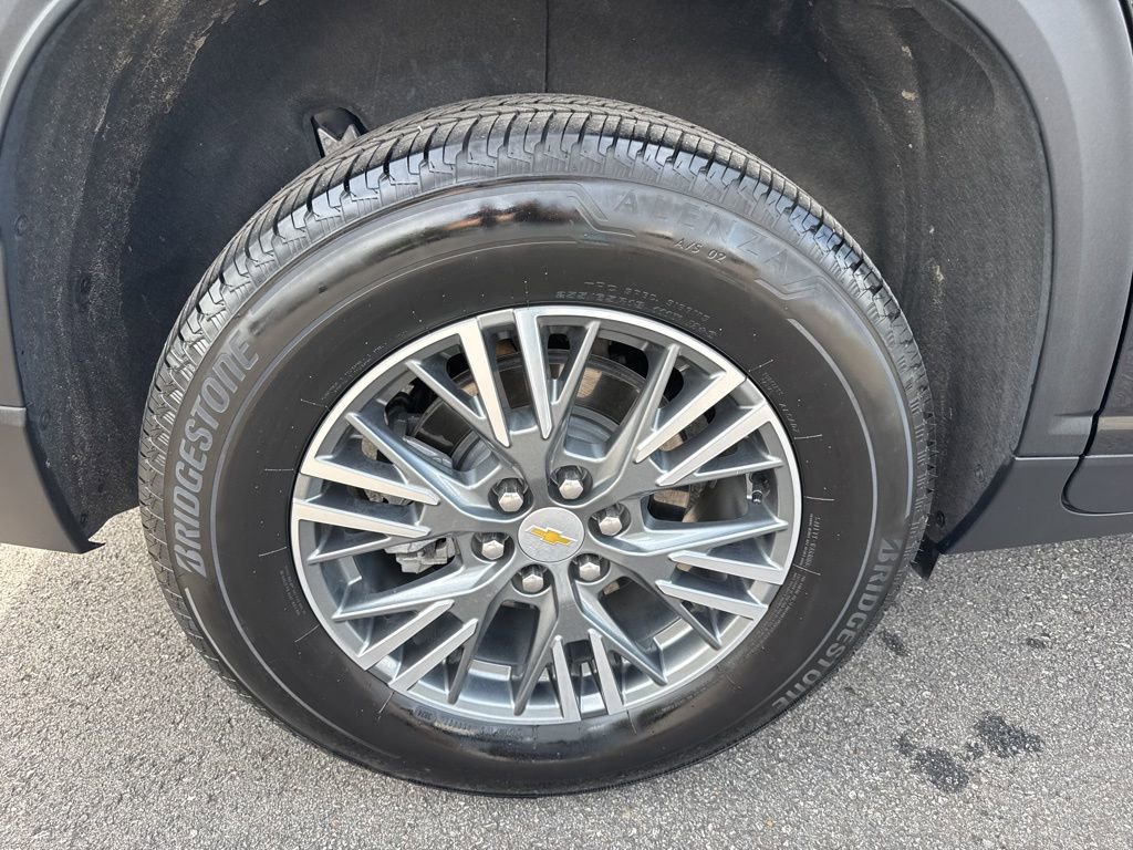 Used 2025 Chevrolet Traverse LT image 33