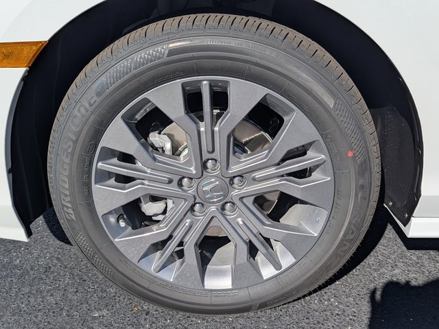 New 2026 Honda Odyssey Touring image 3