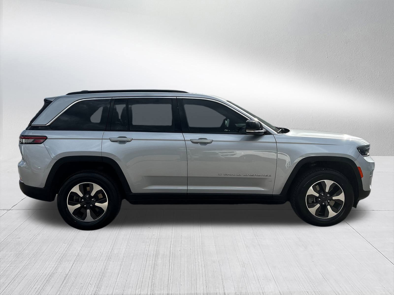 Used 2024 Jeep Grand Cherokee Limited 4xe w/ Trailer Tow Package image 4