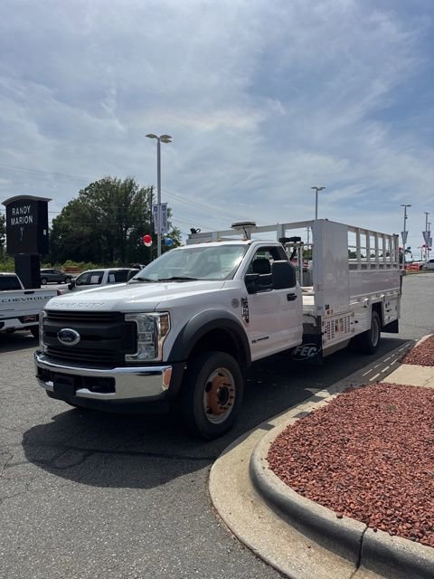 Used 2018 Ford F550 2WD Regular Cab Super Duty image 1