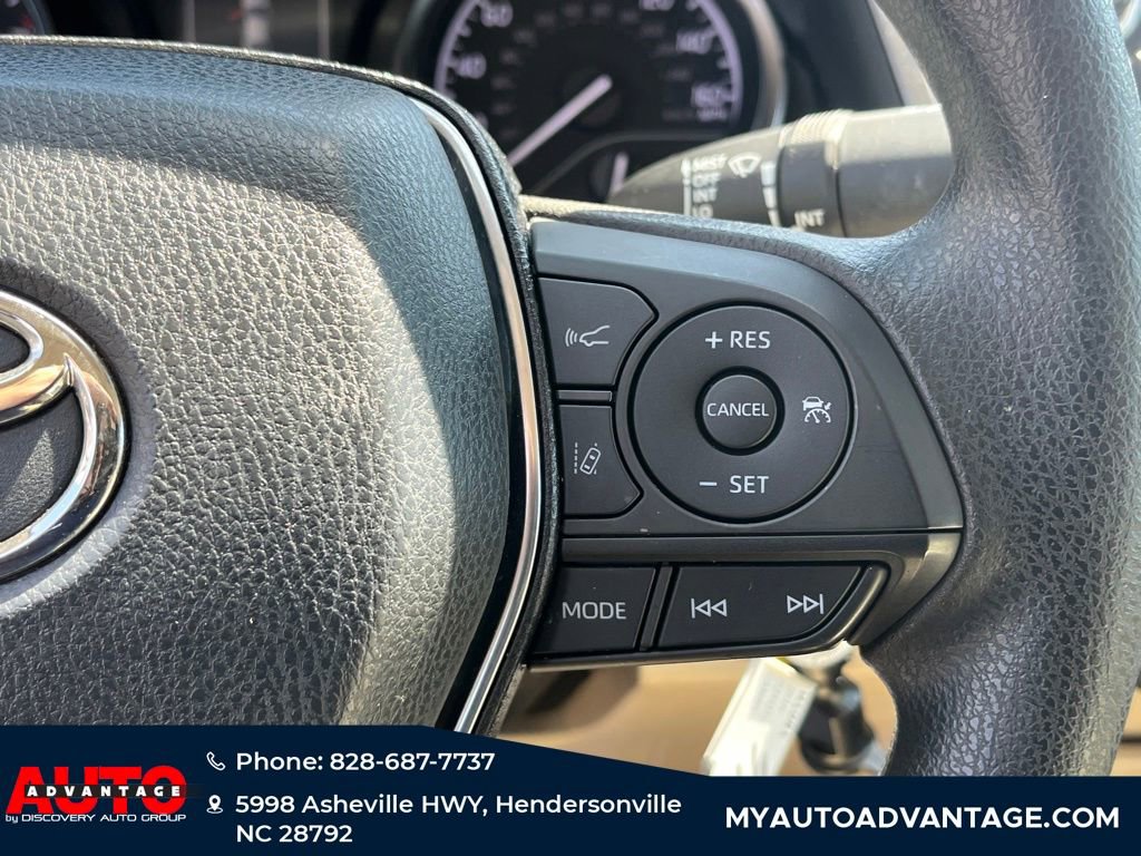Used 2019 Toyota Camry LE FWD image 18