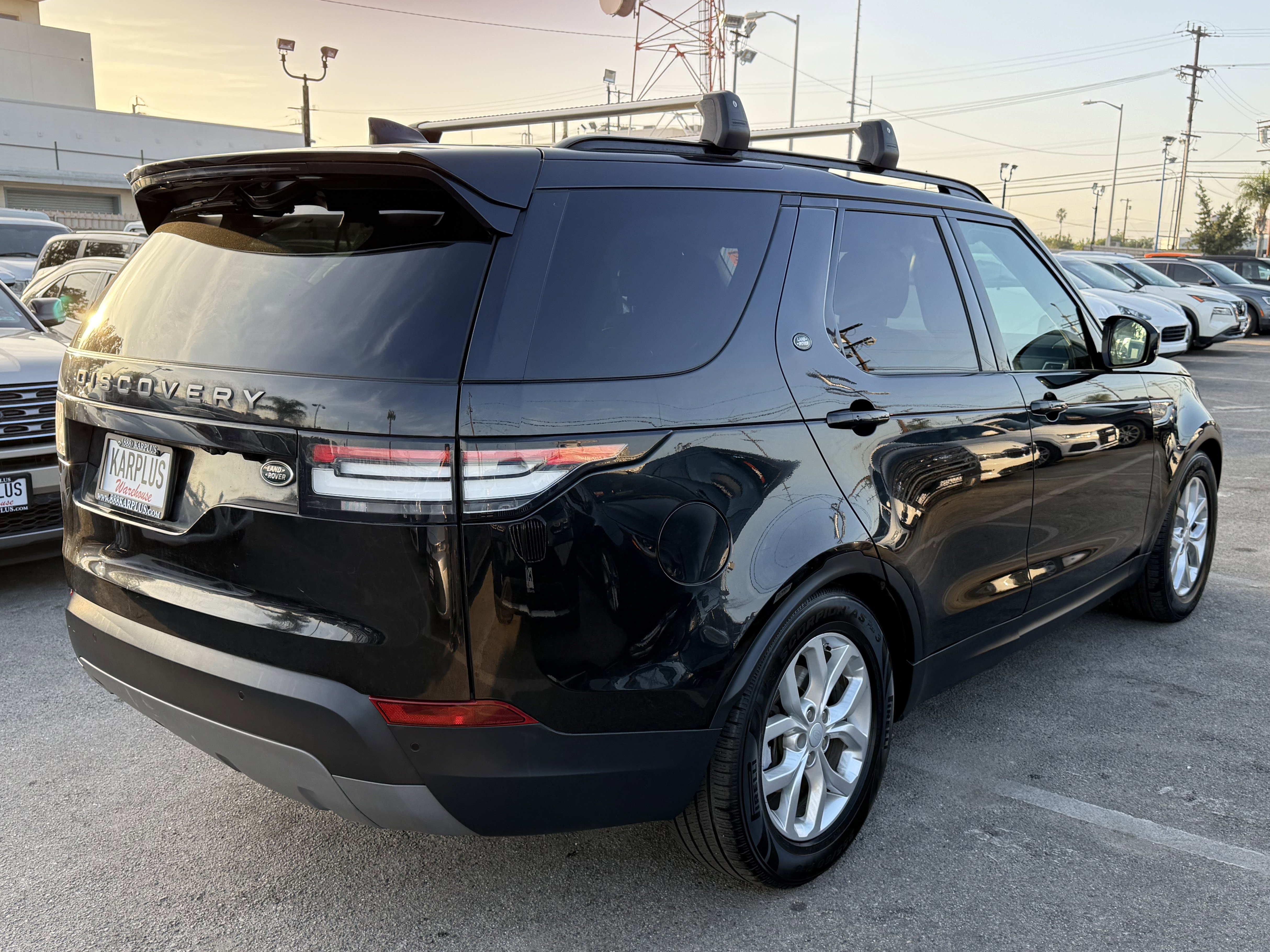 Used 2018 Land Rover Discovery SE image 8