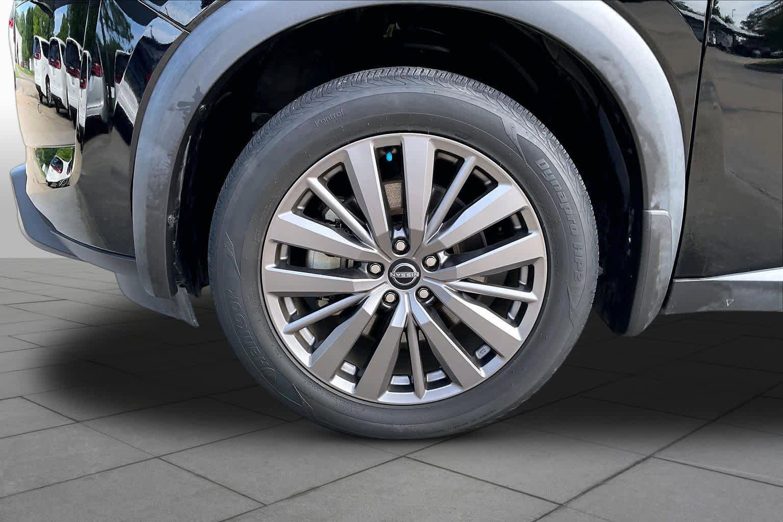 Used 2024 Nissan Pathfinder SL w/ SL Premium Package FWD image 11