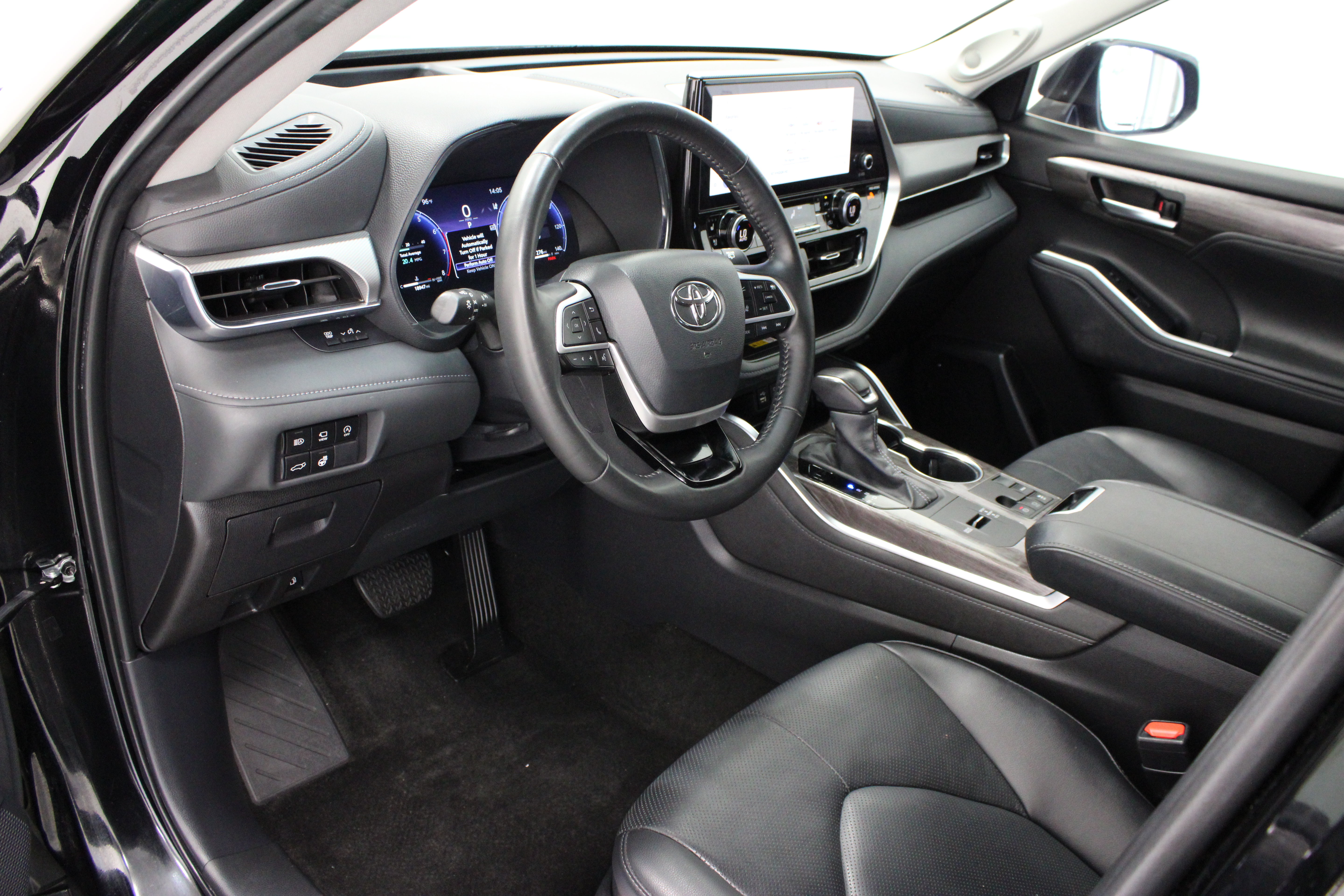 Used 2024 Toyota Highlander Platinum FWD image 13