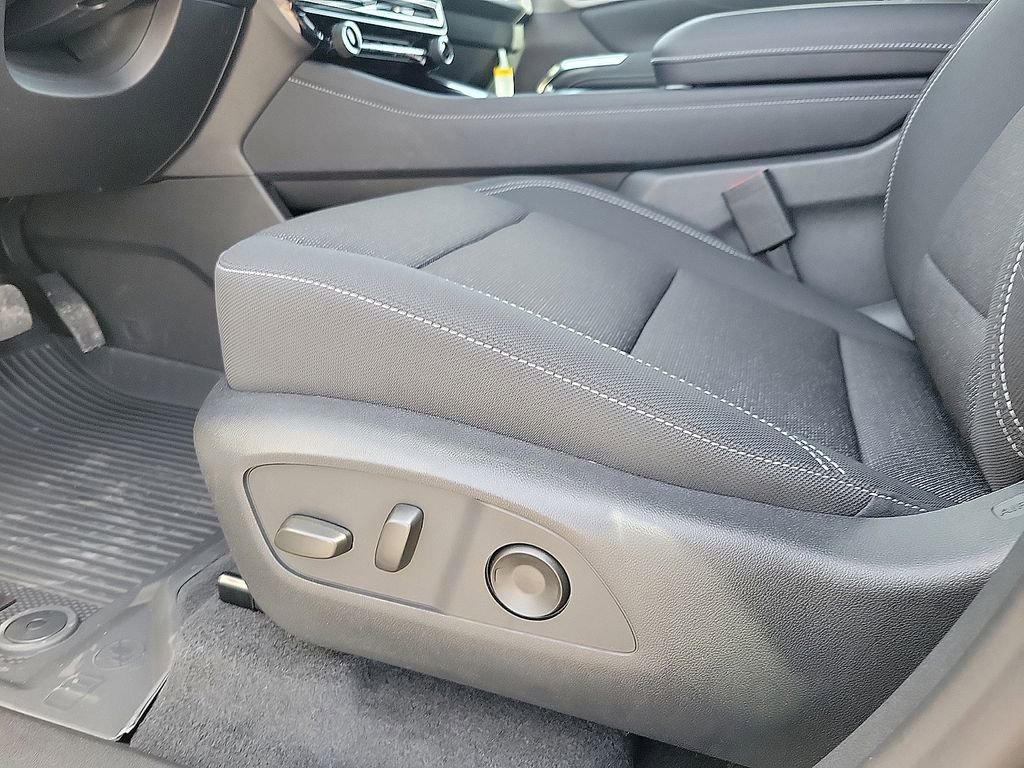 New 2026 Chevrolet Traverse LT w/ Driver Confidence Package FWD image 13