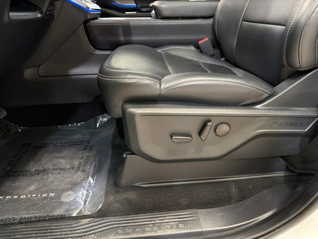 Used 2025 Ford Expedition Max Platinum AWD/4WD image 10