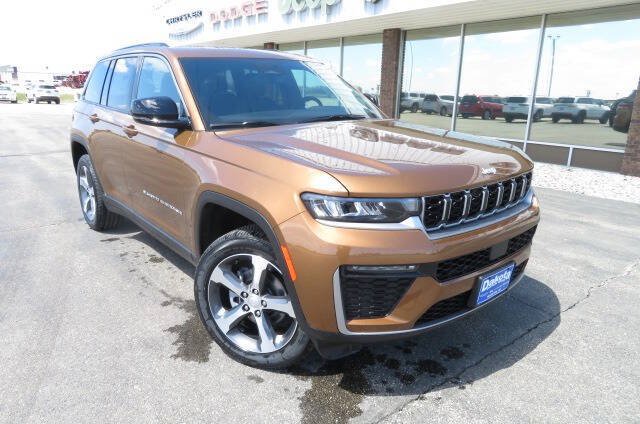 New 2026 Jeep Grand Cherokee Limited w/ Trailer Tow Package AWD/4WD image 4