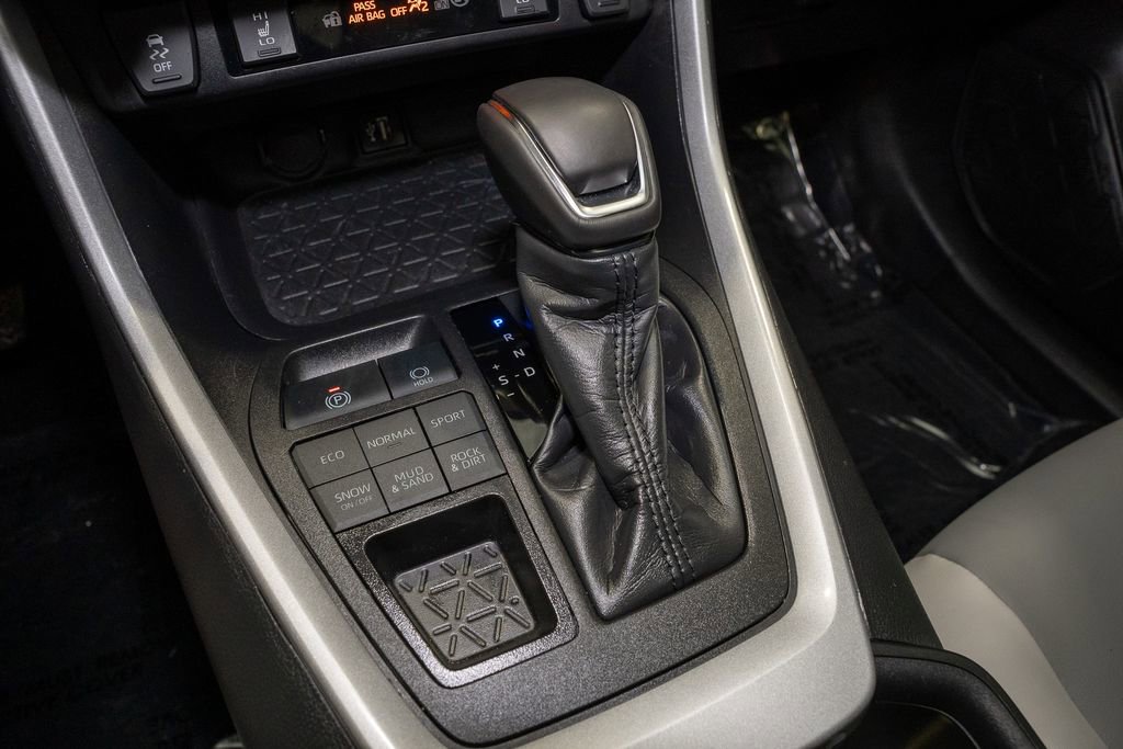 Used 2025 Toyota RAV4 XLE Premium image 18