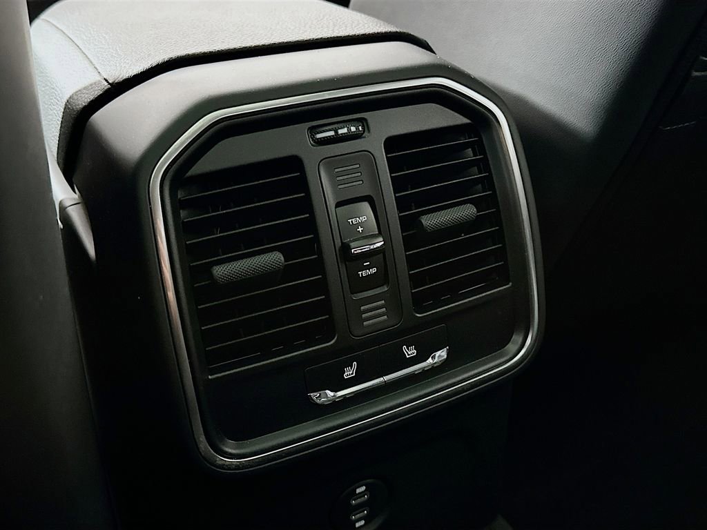 Used 2025 Porsche Macan image 27