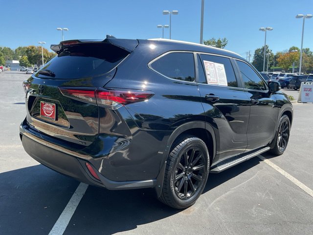 Used 2025 Toyota Highlander XLE FWD image 8