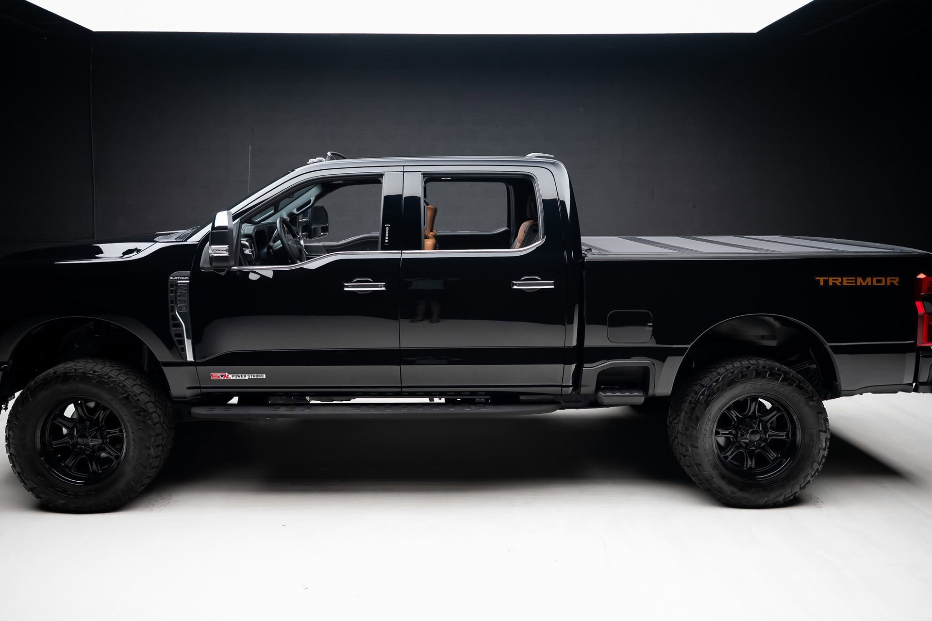 Used 2024 Ford F250 Platinum w/ Tremor Off-Road Package image 18