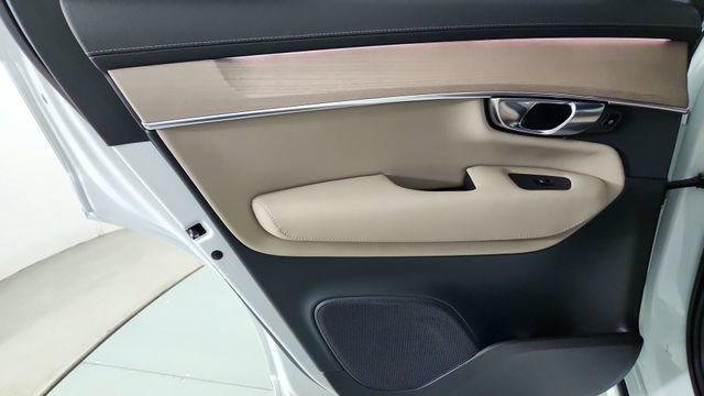 New 2026 Volvo XC90 B6 Plus w/ Protection Package Premier AWD/4WD image 28