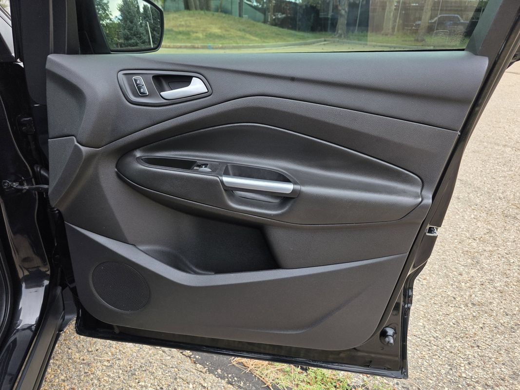 Used 2015 Ford Escape SE FWD image 21