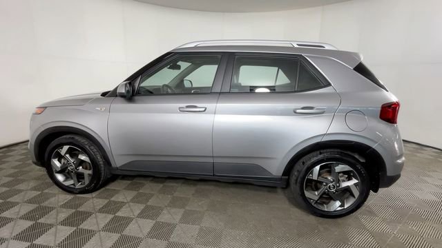 Used 2023 Hyundai Venue SEL FWD image 9