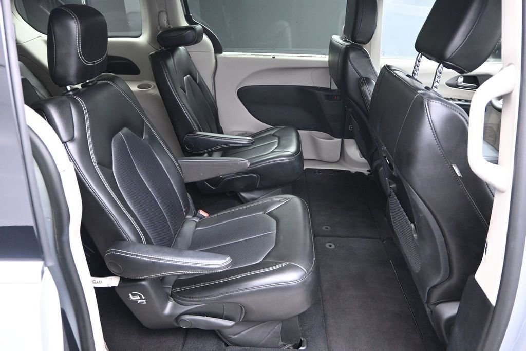 Used 2023 Chrysler Pacifica Touring-L FWD image 35