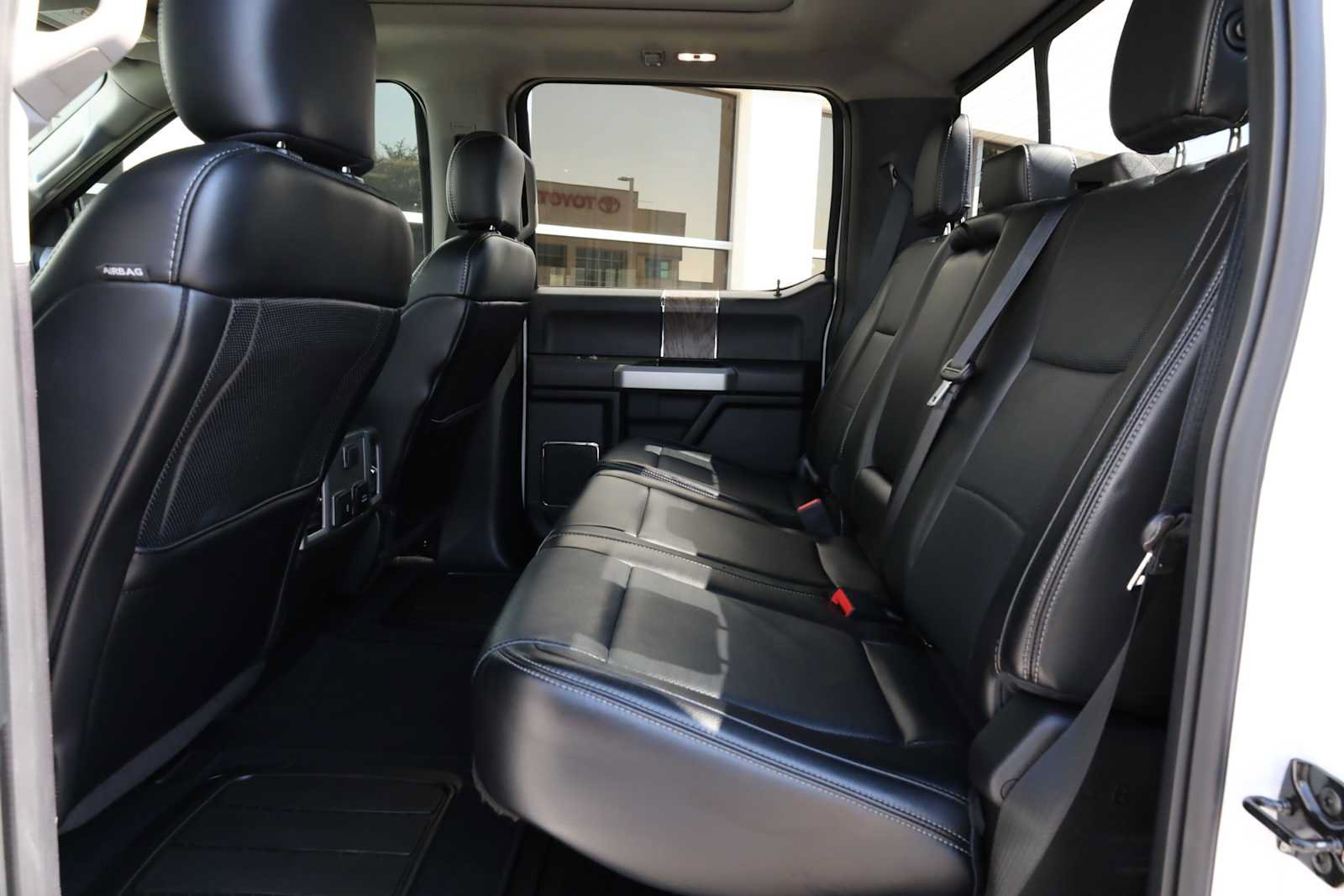 Used 2018 Ford F250 Lariat w/ Lariat Ultimate Package AWD/4WD image 46