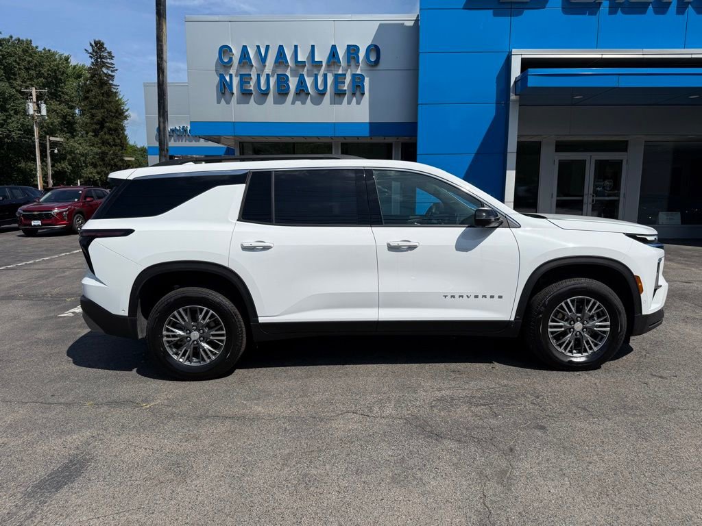 Used 2024 Chevrolet Traverse LT w/ Enhanced Driving Package image 4