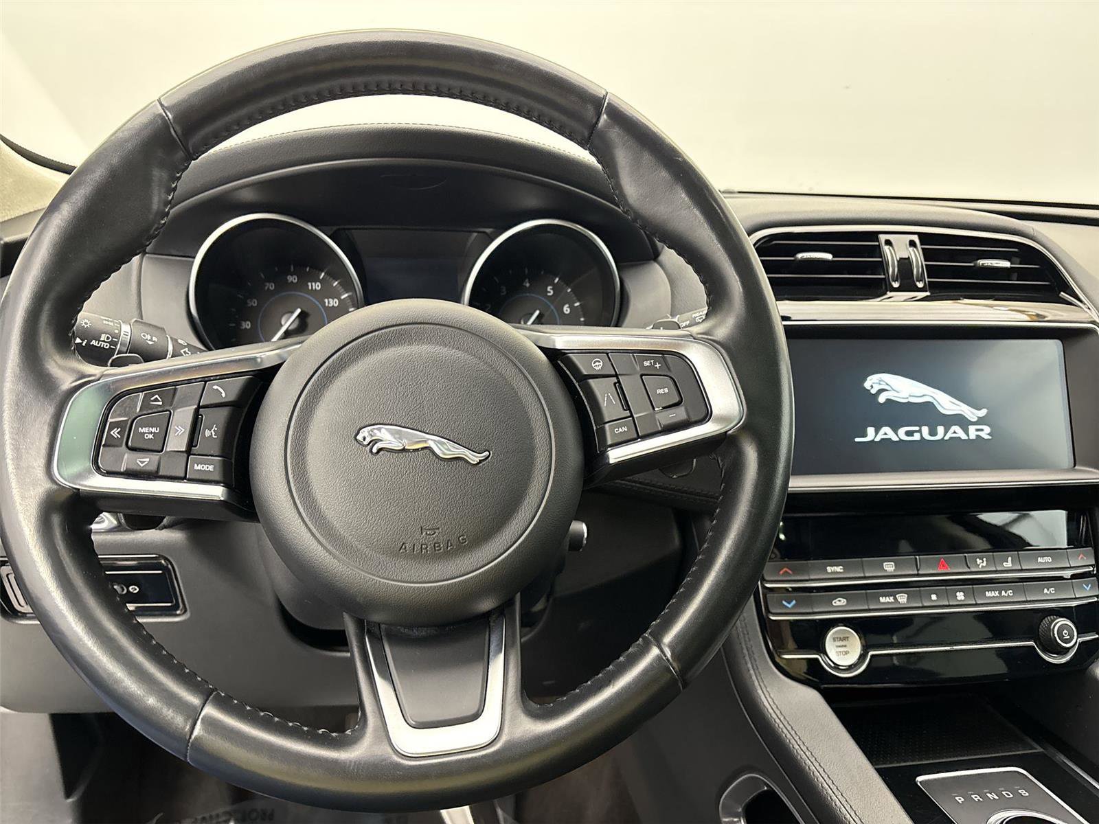 Used 2020 Jaguar F-PACE Prestige image 22