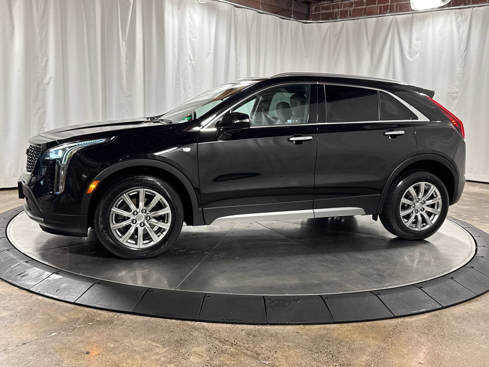 Used 2023 Cadillac XT4 Premium Luxury AWD/4WD image 10