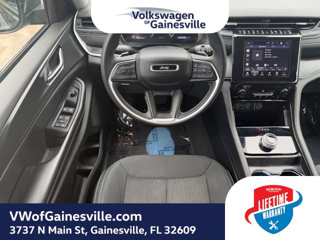 Used 2023 Jeep Grand Cherokee Laredo RWD image 17