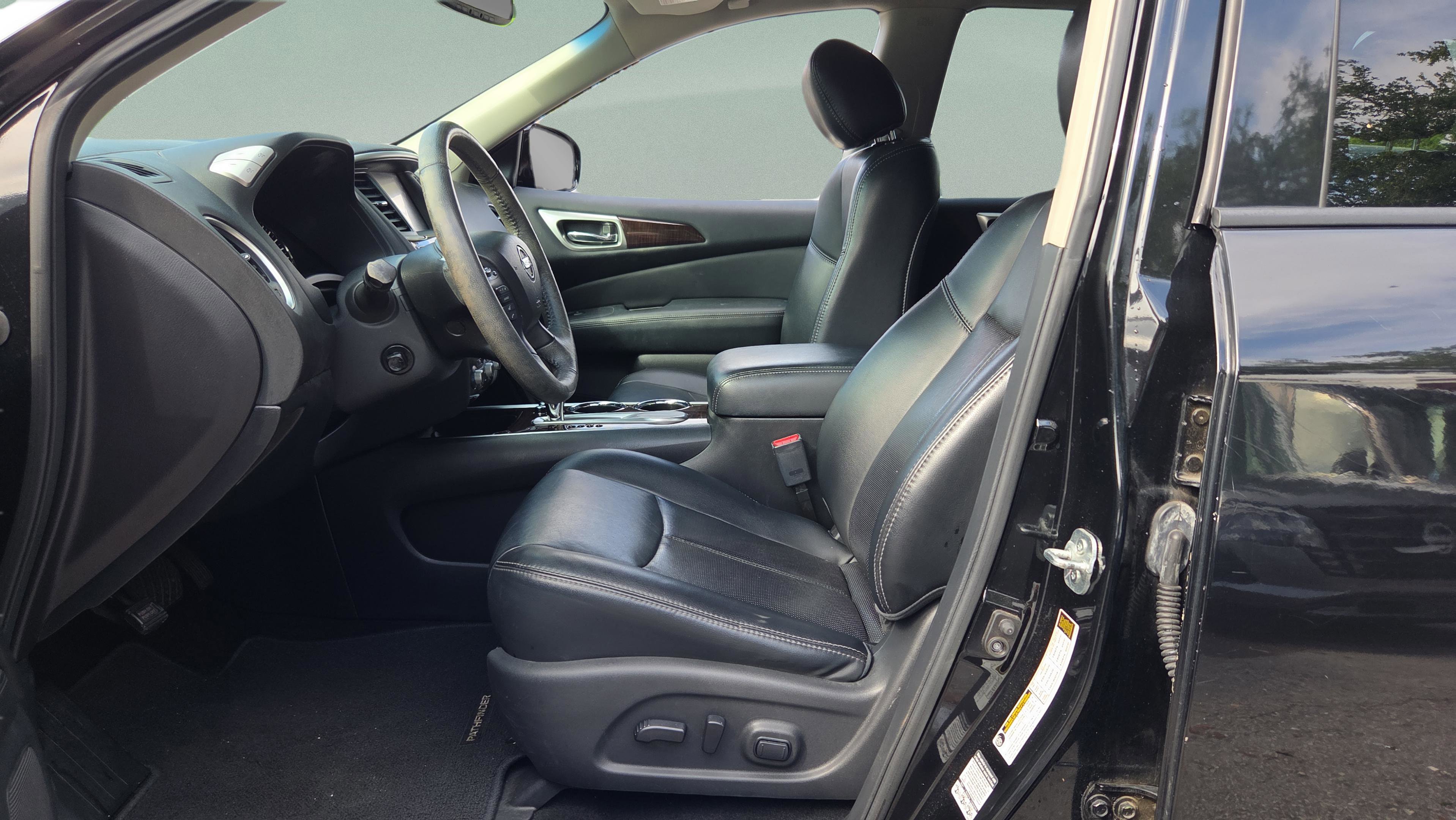Used 2015 Nissan Pathfinder Platinum FWD image 9