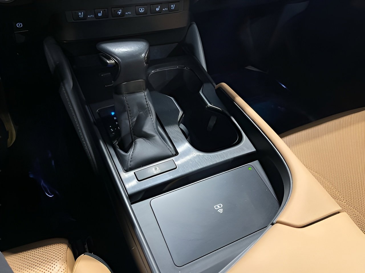 Used 2024 Lexus ES 350 Ultra Luxury w/ Accessory Package (Z1) image 21