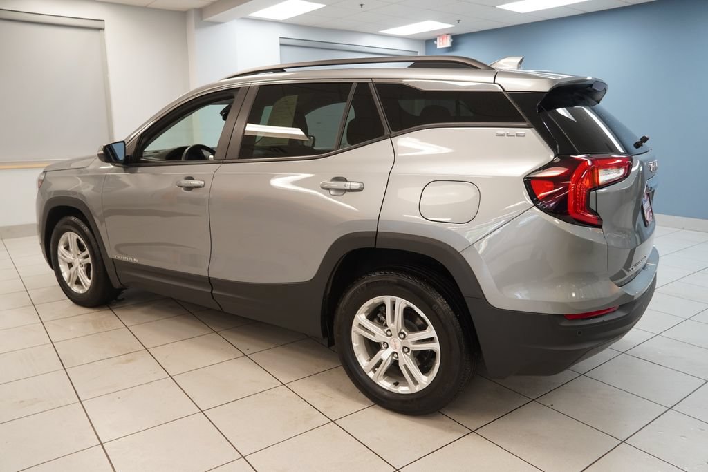 Used 2024 GMC Terrain SLE w/ Driver Convenience Package FWD image 7