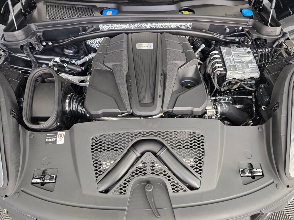 New 2025 Porsche Macan S image 12