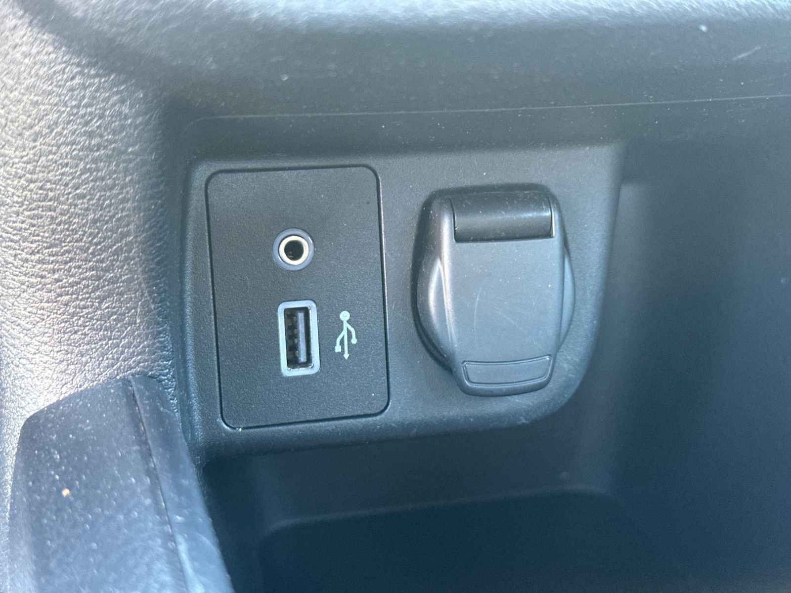 Used 2021 Nissan Versa SV image 30