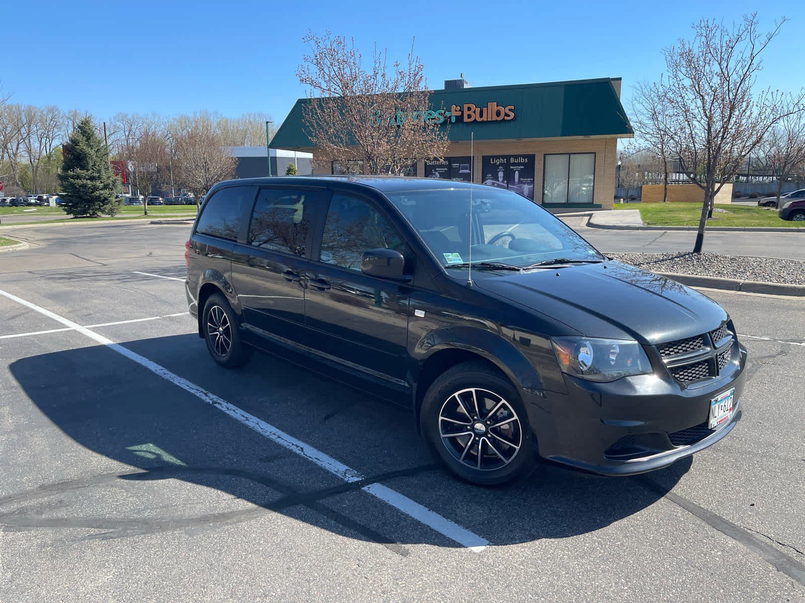 Used 2014 Dodge Grand Caravan SE FWD image 2