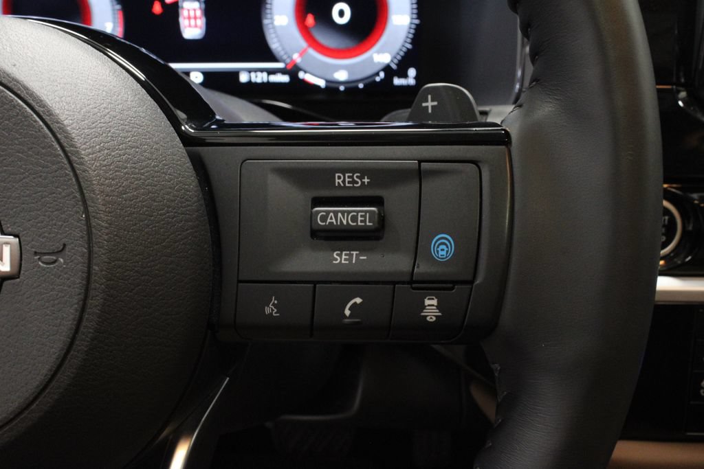 Used 2024 Nissan Pathfinder Platinum w/ Cargo Package AWD/4WD image 30