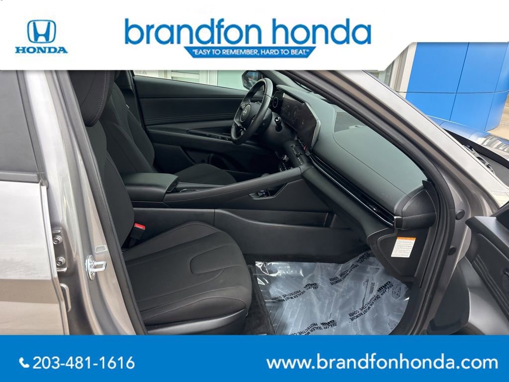 Used 2025 Hyundai Elantra SEL image 27