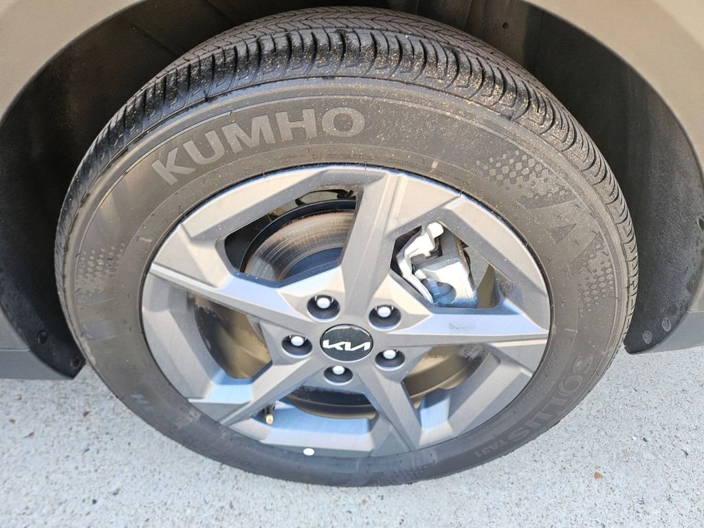 Used 2025 Kia K4 LXS image 24
