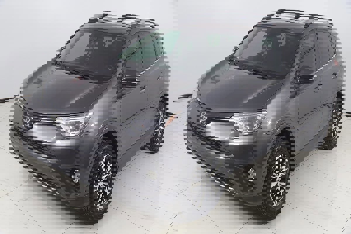 Used 2017 Toyota RAV4 XLE image 18