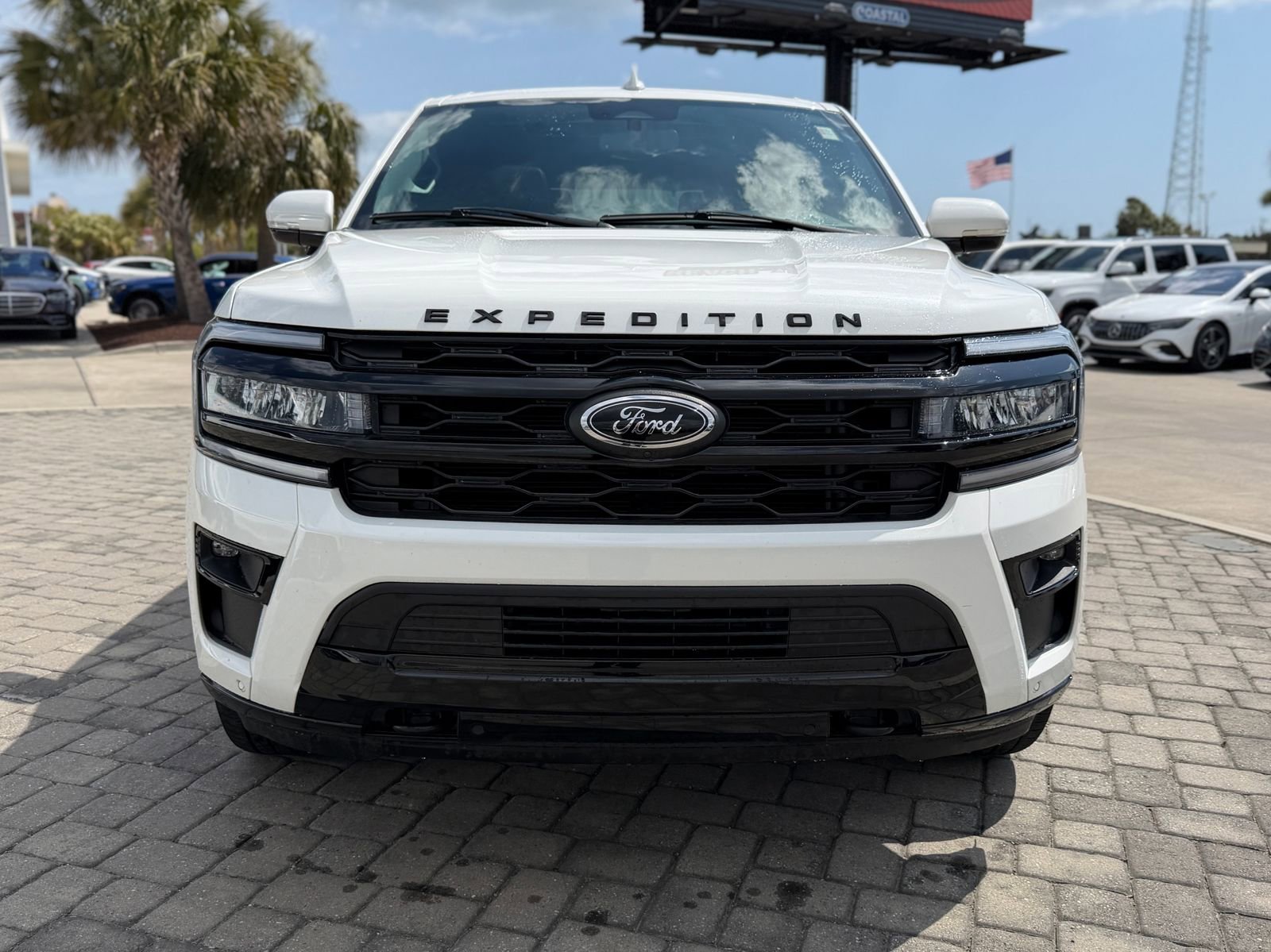 Used 2023 Ford Expedition Limited image 6