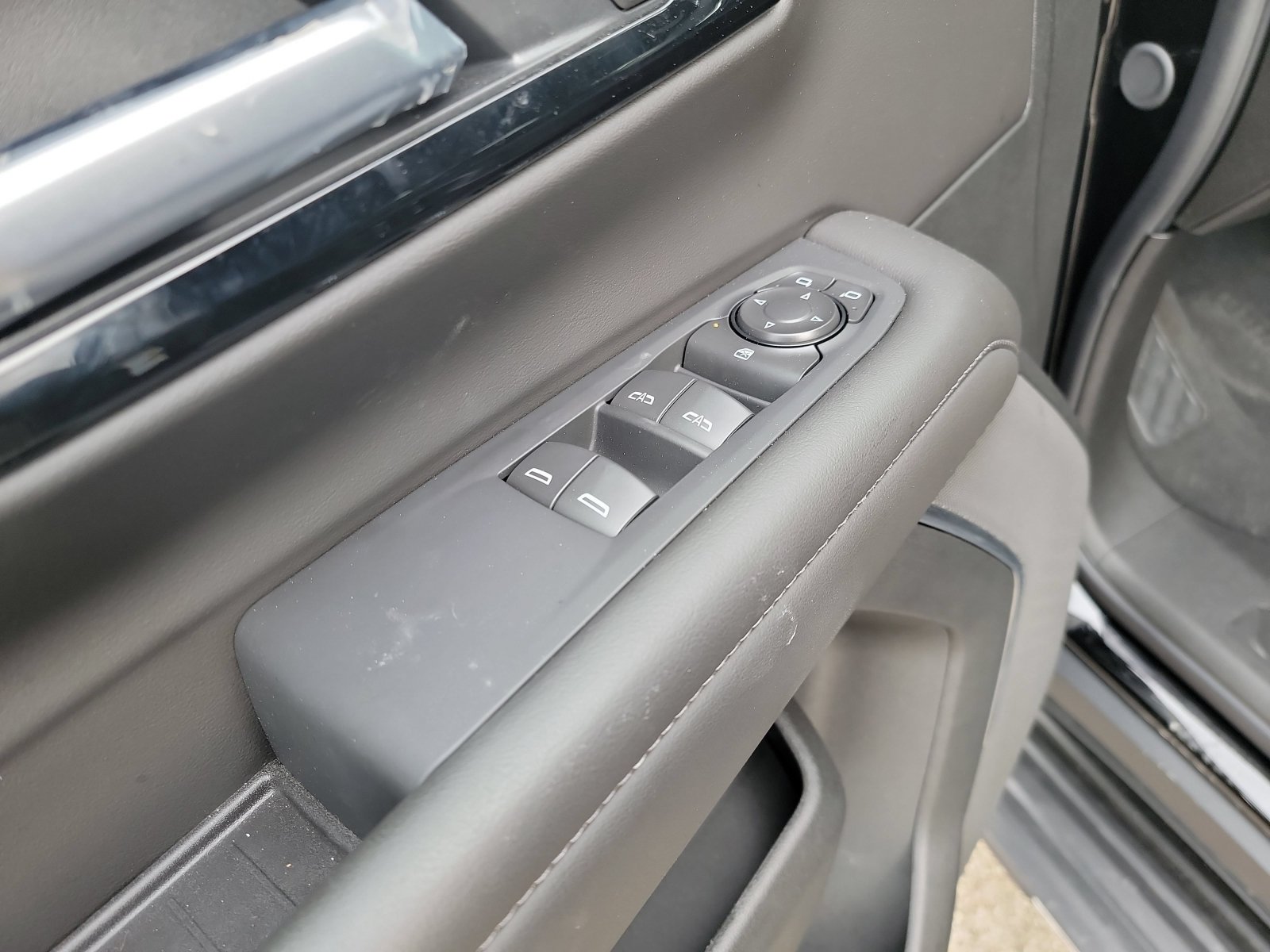 Used 2026 Chevrolet Suburban LS AWD/4WD image 14