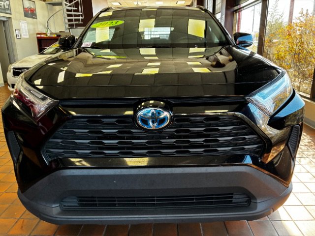 Used 2023 Toyota RAV4 XLE AWD/4WD image 5