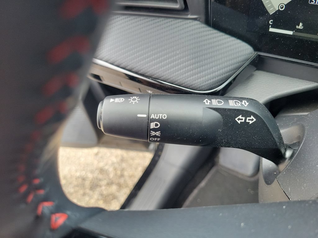 Used 2025 Nissan Kicks SR AWD/4WD image 16