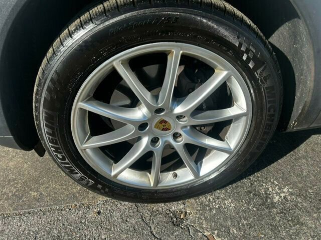 Used 2019 Porsche Cayenne image 34