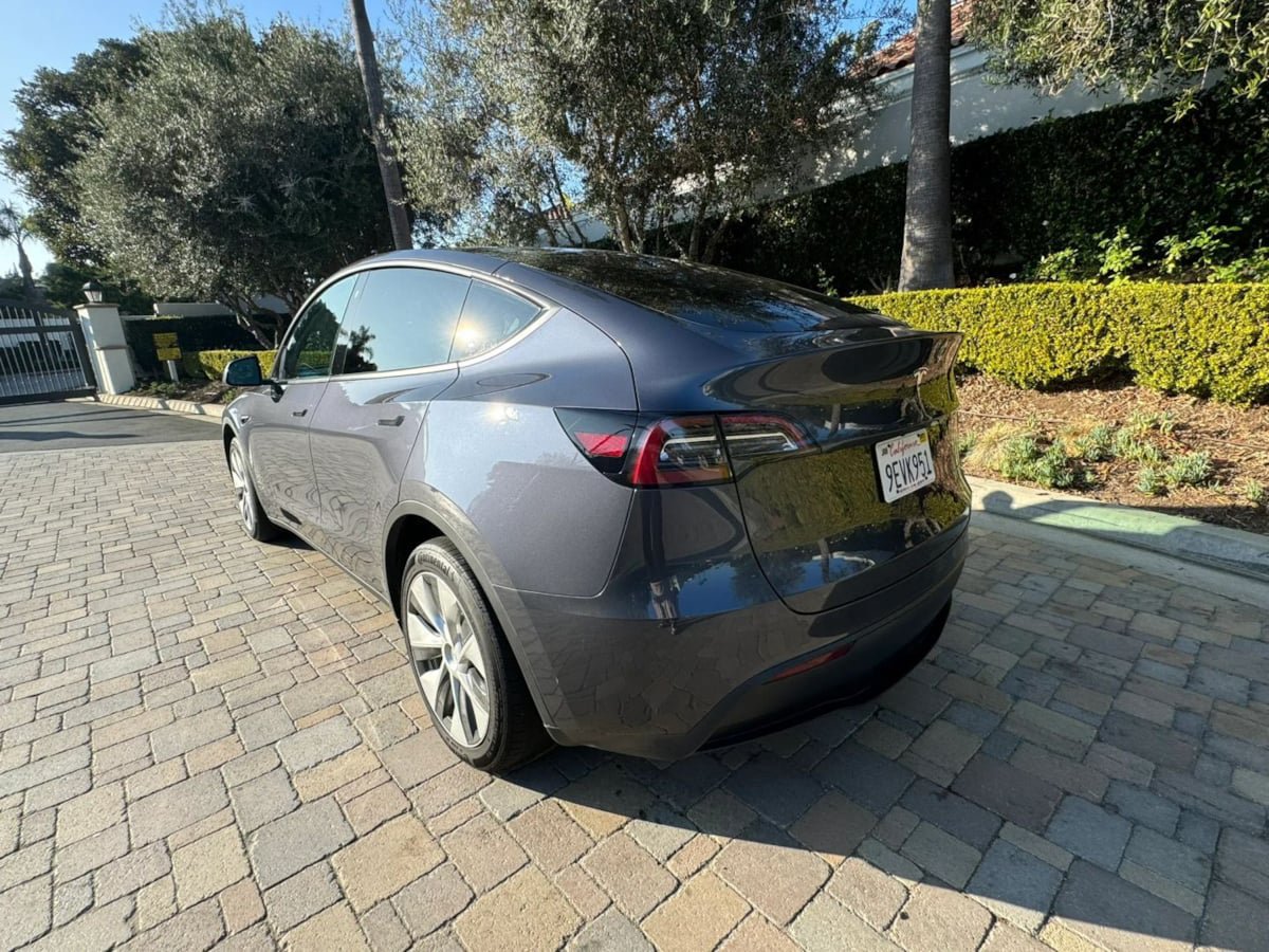 Used 2024 Tesla Model Y Long Range AWD/4WD image 5