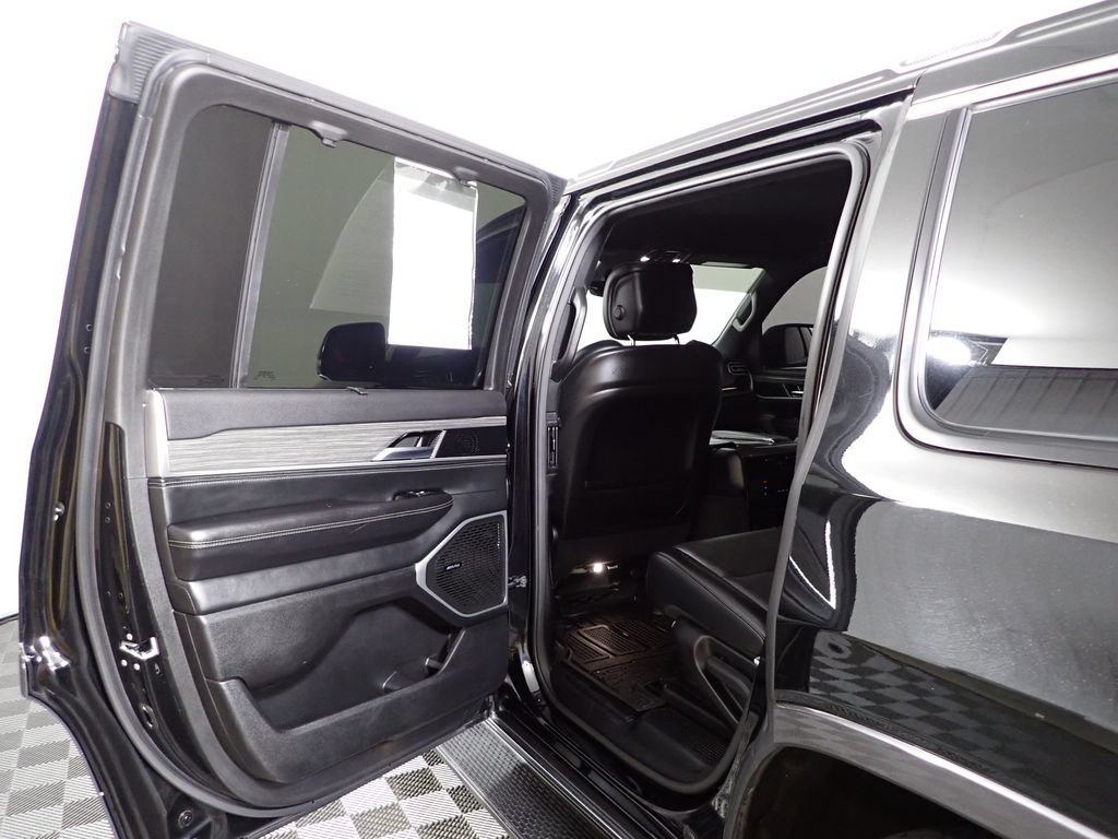 Used 2022 Jeep Wagoneer Series III w/ Convenience Group I AWD/4WD image 35