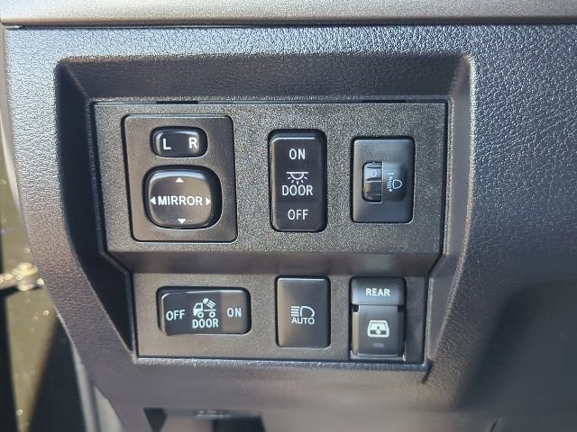 Used 2018 Toyota Tundra SR5 image 12