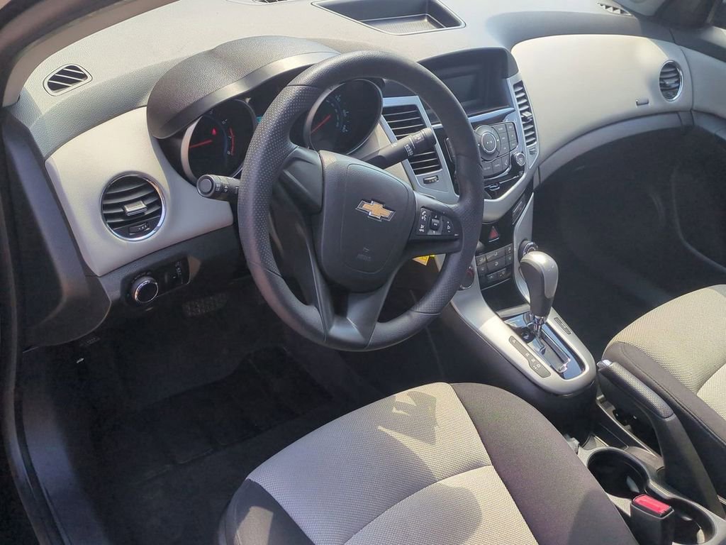 Used 2013 Chevrolet Cruze LS FWD image 13