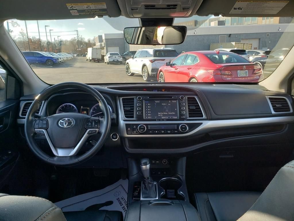 Used 2019 Toyota Highlander XLE image 15