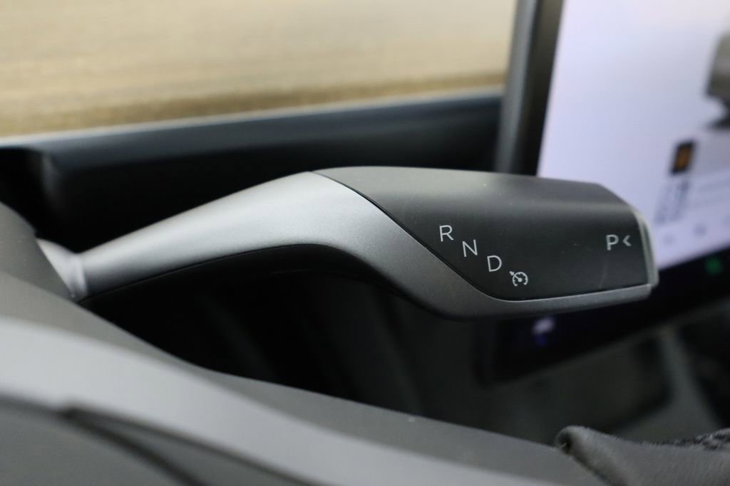 Used 2022 Tesla Model Y Long Range image 24