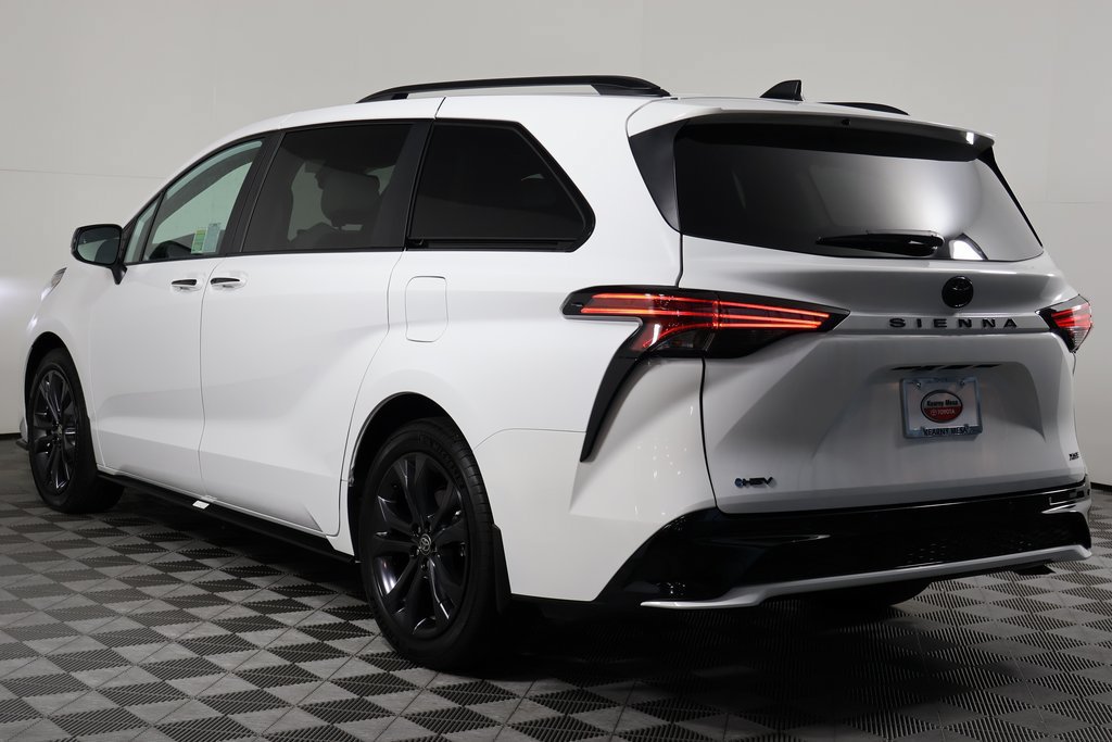 Used 2026 Toyota Sienna XSE FWD image 6
