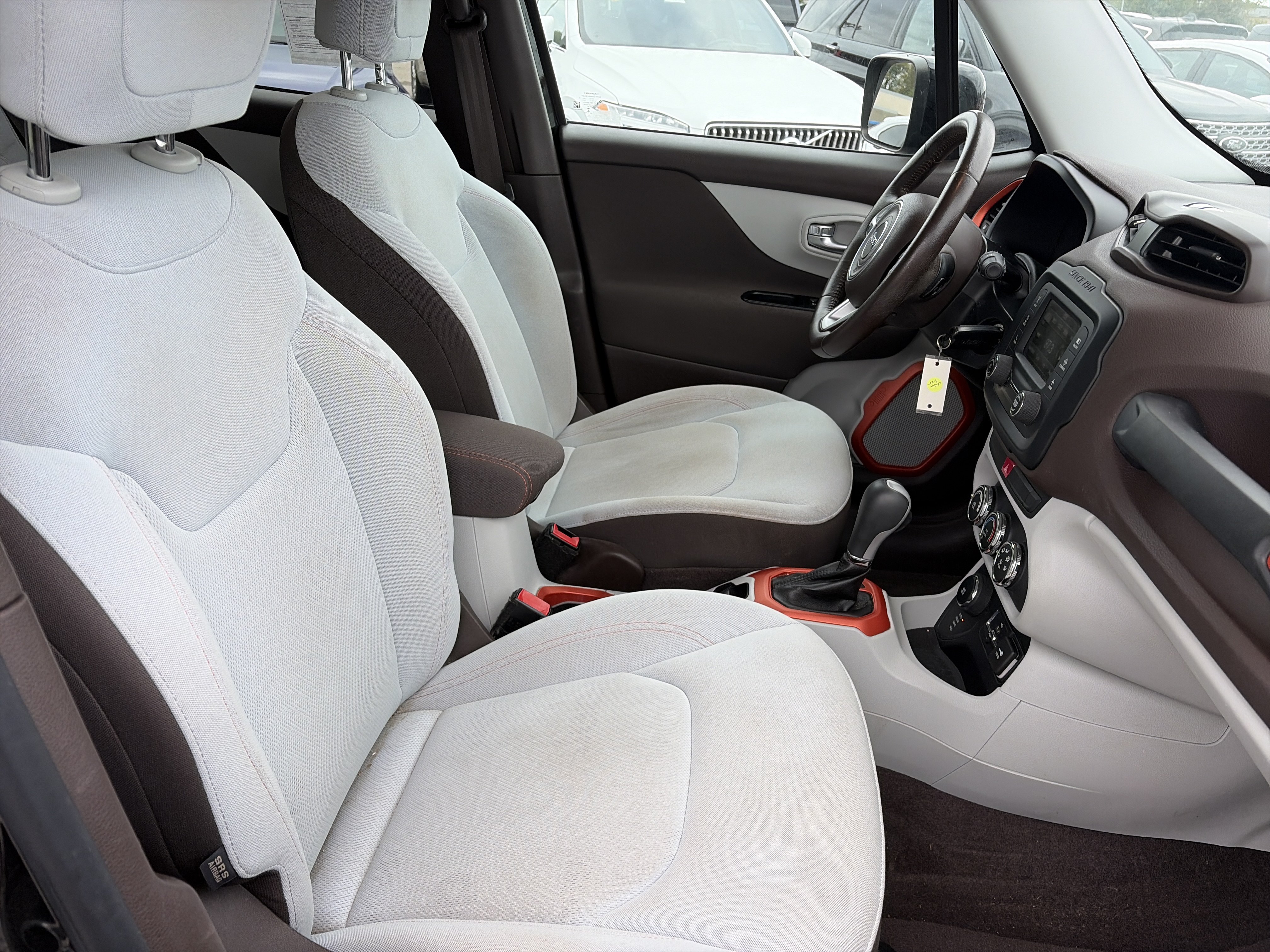 Used 2015 Jeep Renegade Latitude AWD/4WD image 13