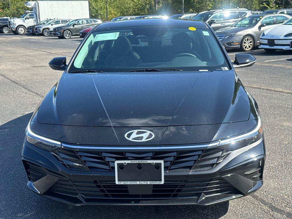 New 2026 Hyundai Elantra Limited FWD image 2