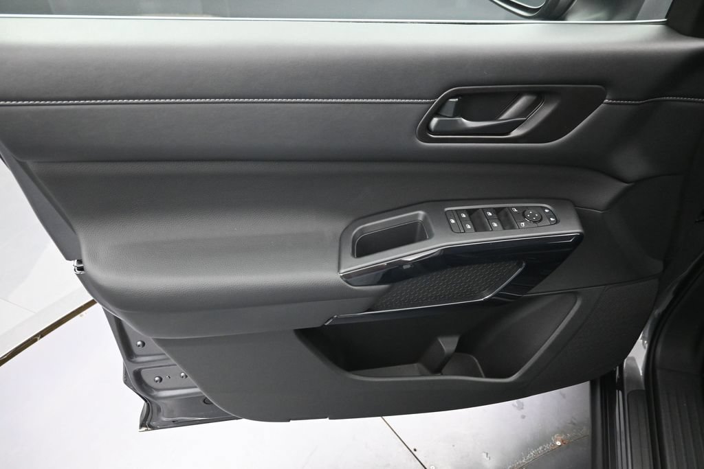 Used 2025 Nissan Pathfinder SV AWD/4WD image 23