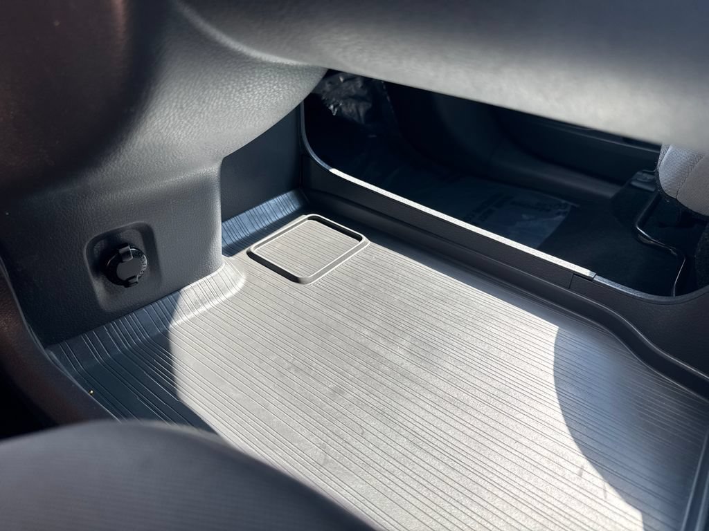 Used 2021 Toyota Sienna LE AWD/4WD image 26